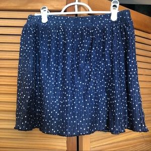 Jupe à volants bleue à pois blancs